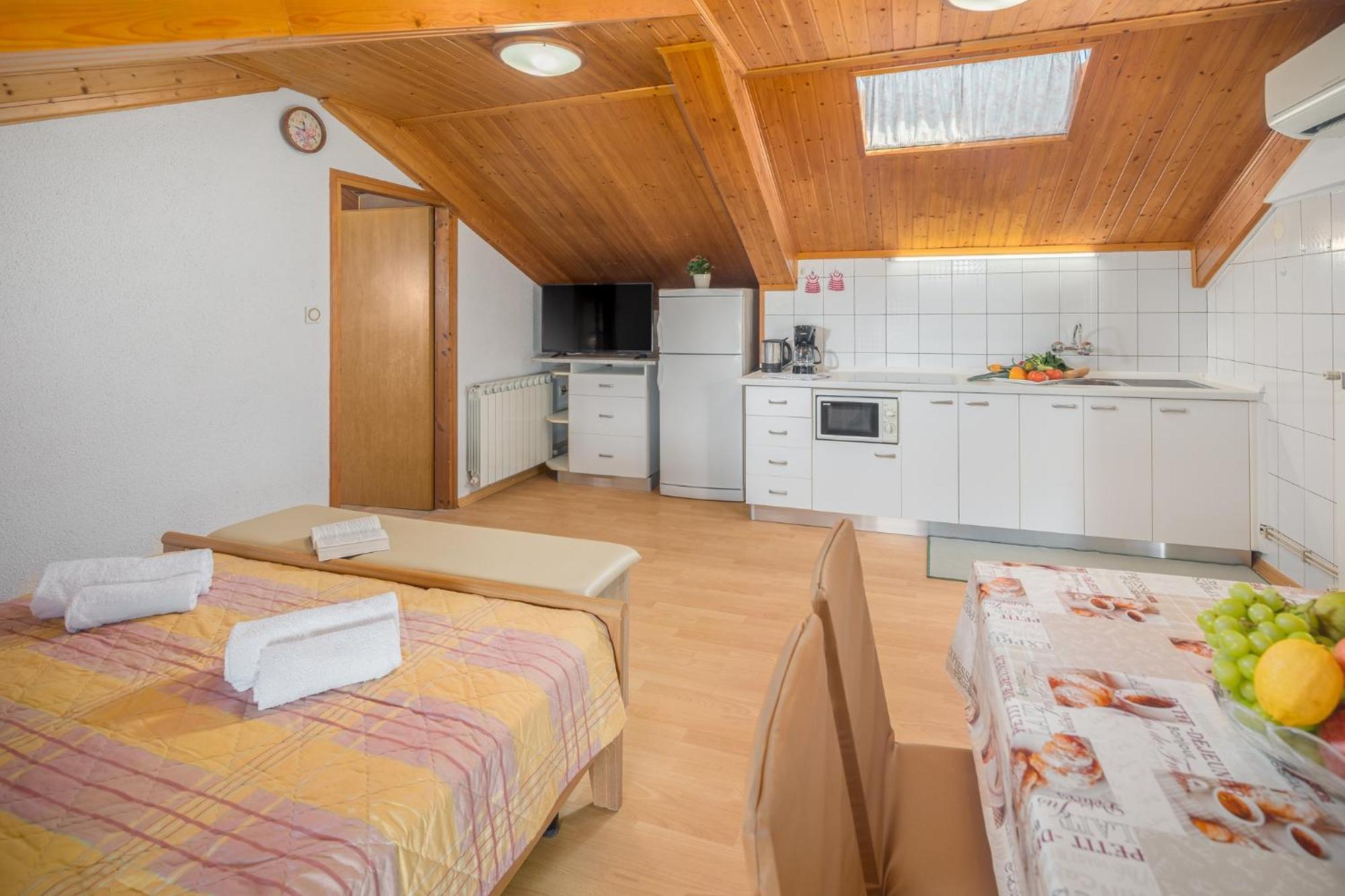 Apartments By The Sea Zambratija, Umag - 2557 Apartment